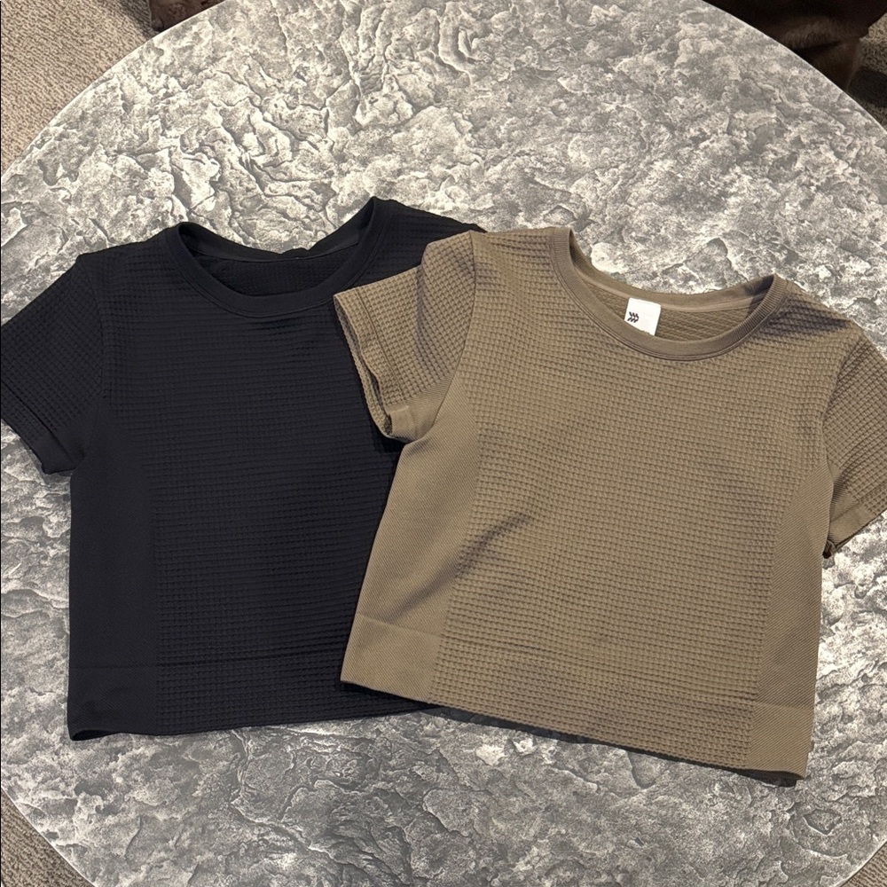 All in Motion (target)Black and Tan Textured activewear tops sz. Lrg
